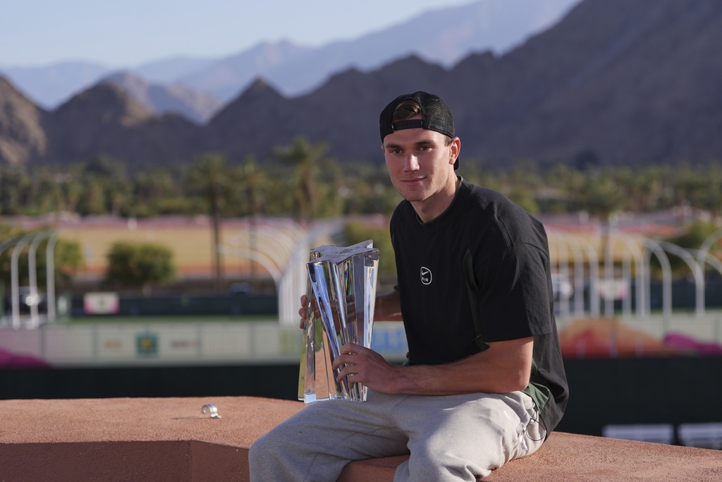 Briton Draper pummels Rune to win Indian Wells title